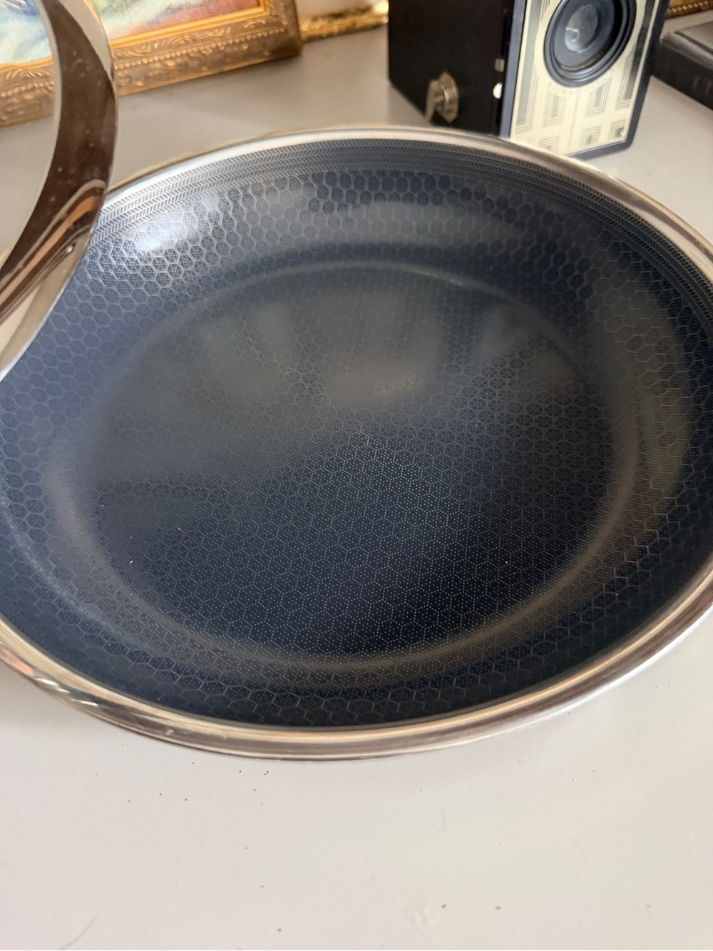 Hexclad Hybrid Fry Pan with Lid, 11” - Picture 2 of 9